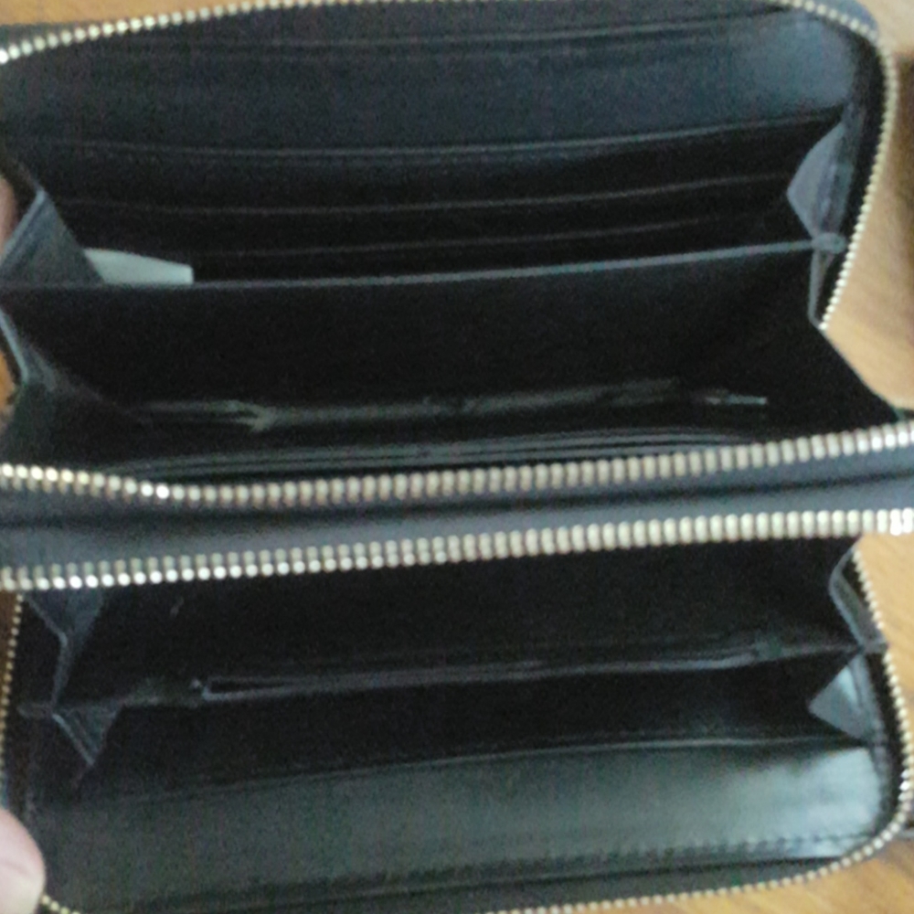 Handbag and 2 wallets. - Picture 2 of 11